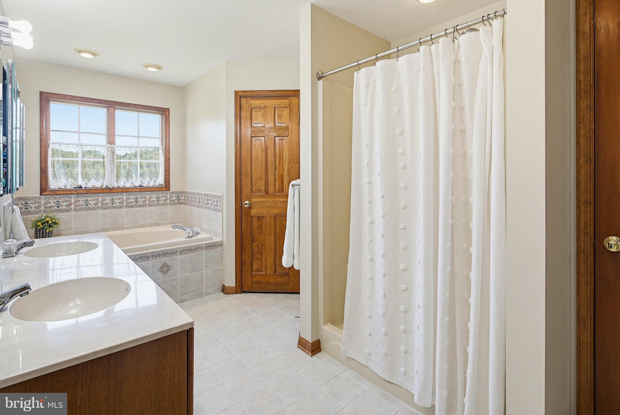 EMERALD VALLEY - Residential