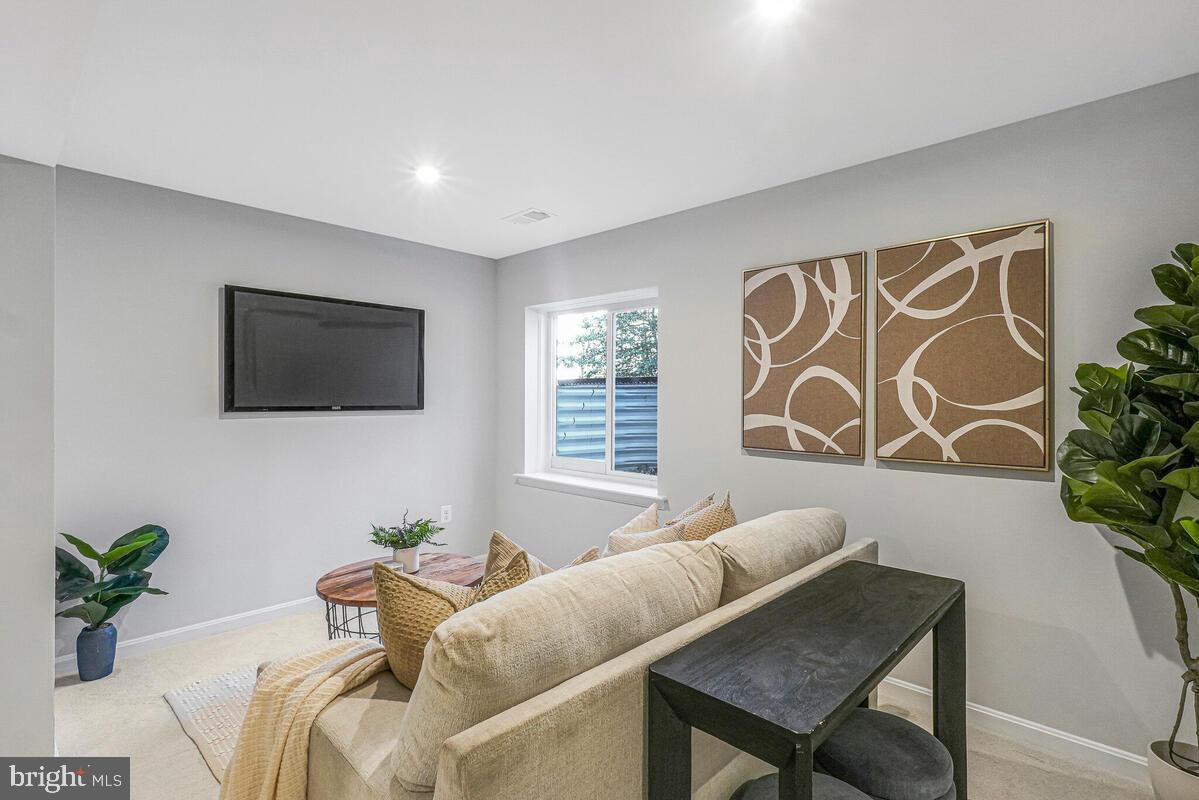 CAMP SPRINGS - Residential