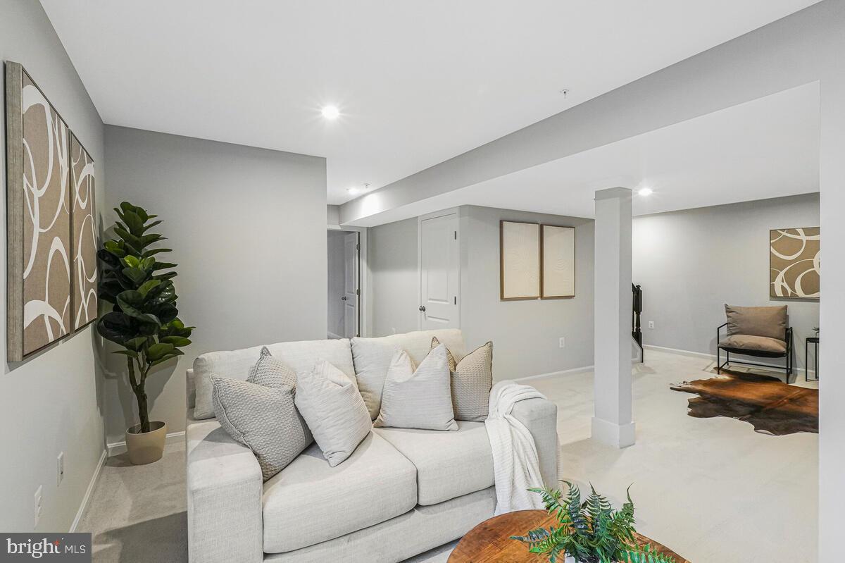 CAMP SPRINGS - Residential