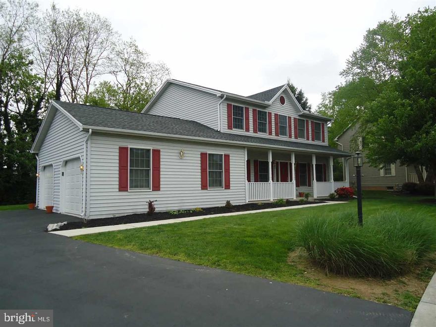 This home offers 3 Bedrooms, 2.5 Baths and 9ft. 1st floor ceilings.  Family Room with brick wood burning fireplace.  Side entry garage with oversized paved driveway for addtional parking spaces.  Spacious level lot with trees for privacy and shade.  Carlisle School District.