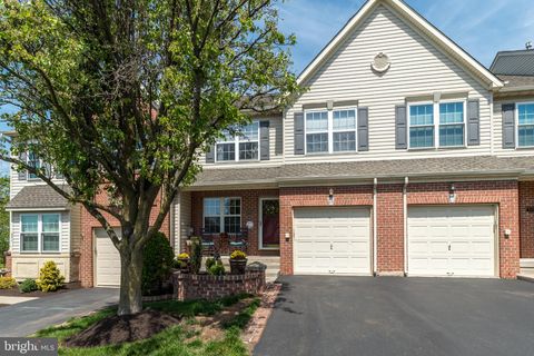 Townhouse For Sale - 329 Manor Road<br/> HARLEYSVILLE, PA 19438