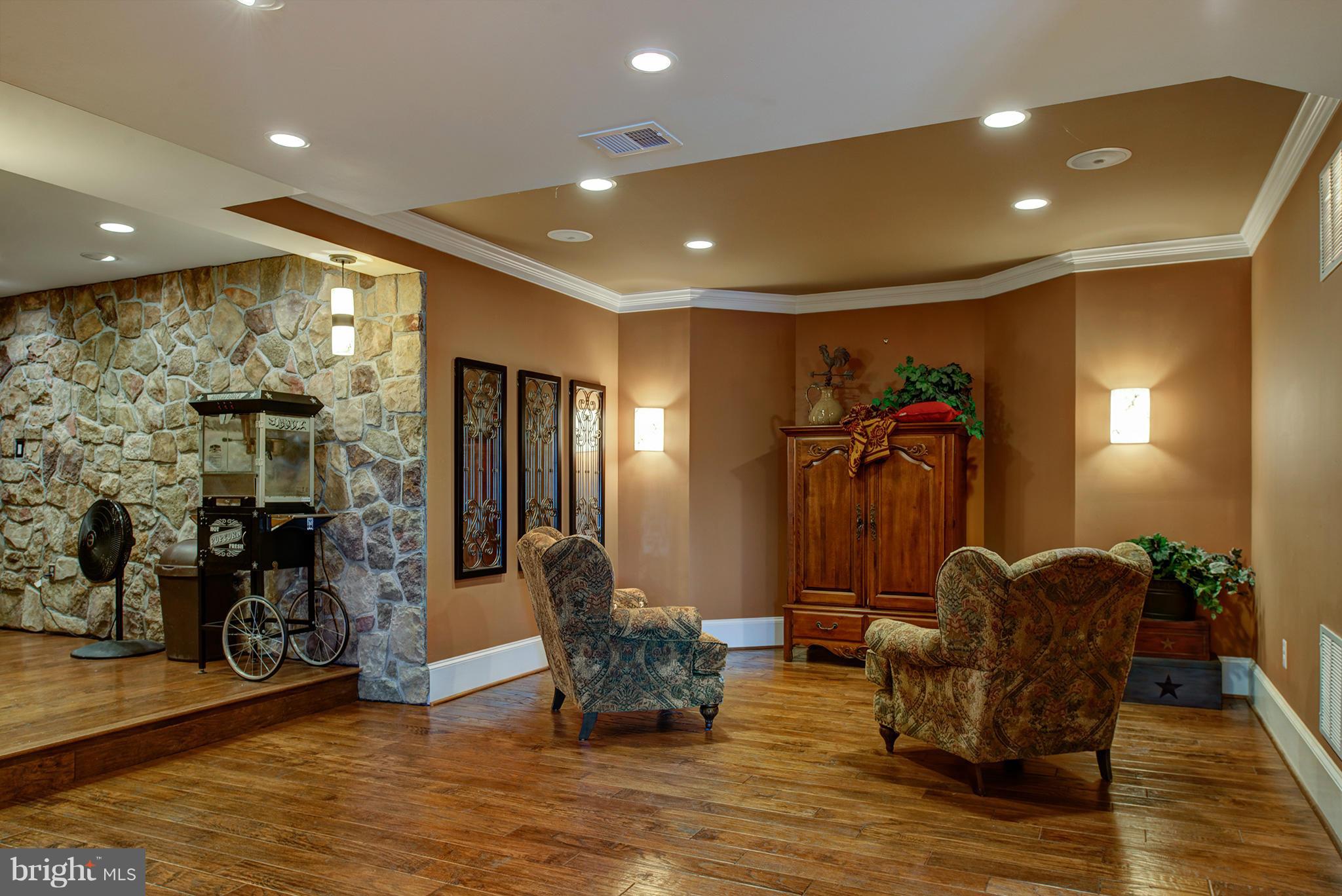 LEE'S CROSSING - Residential