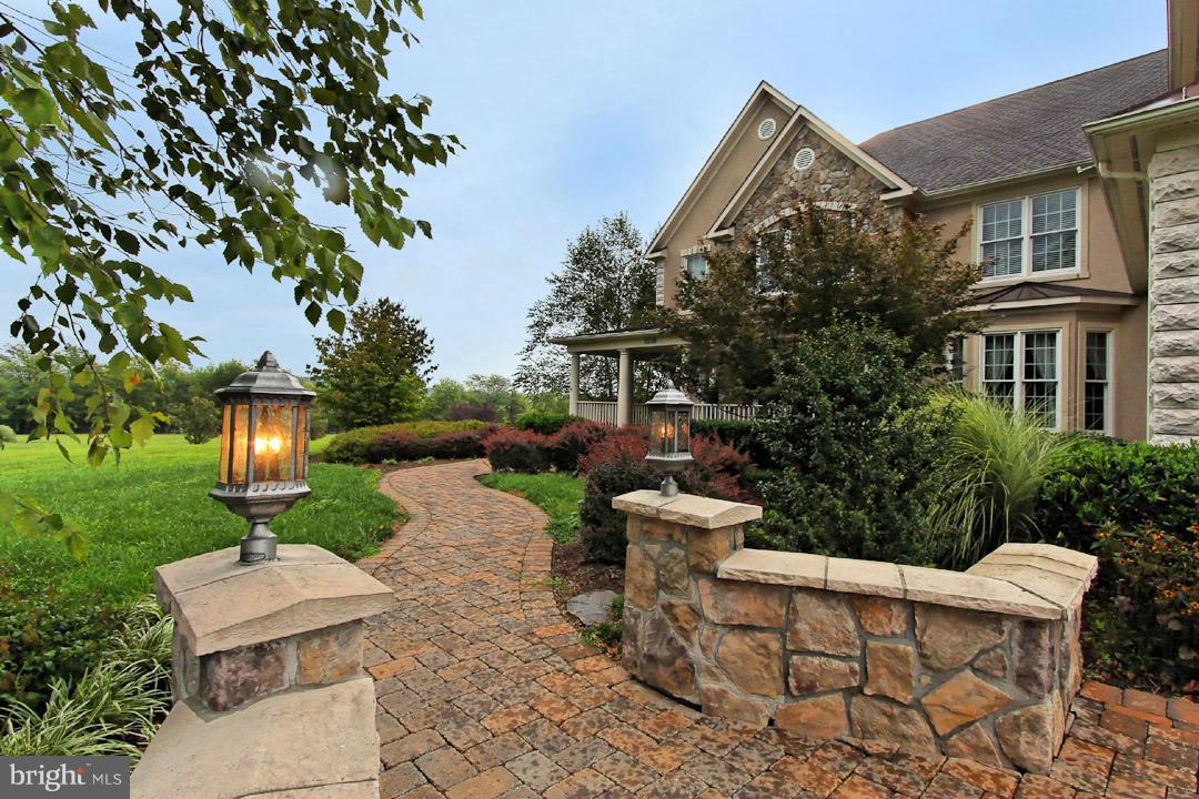 LEE'S CROSSING - Residential