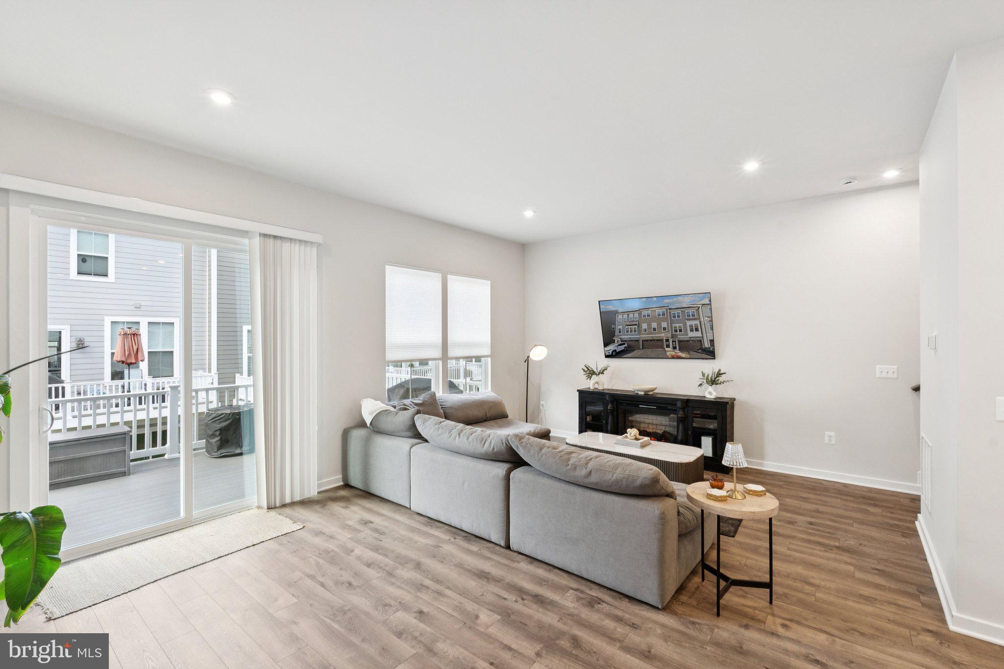 POTOMAC SHORES - Residential Lease