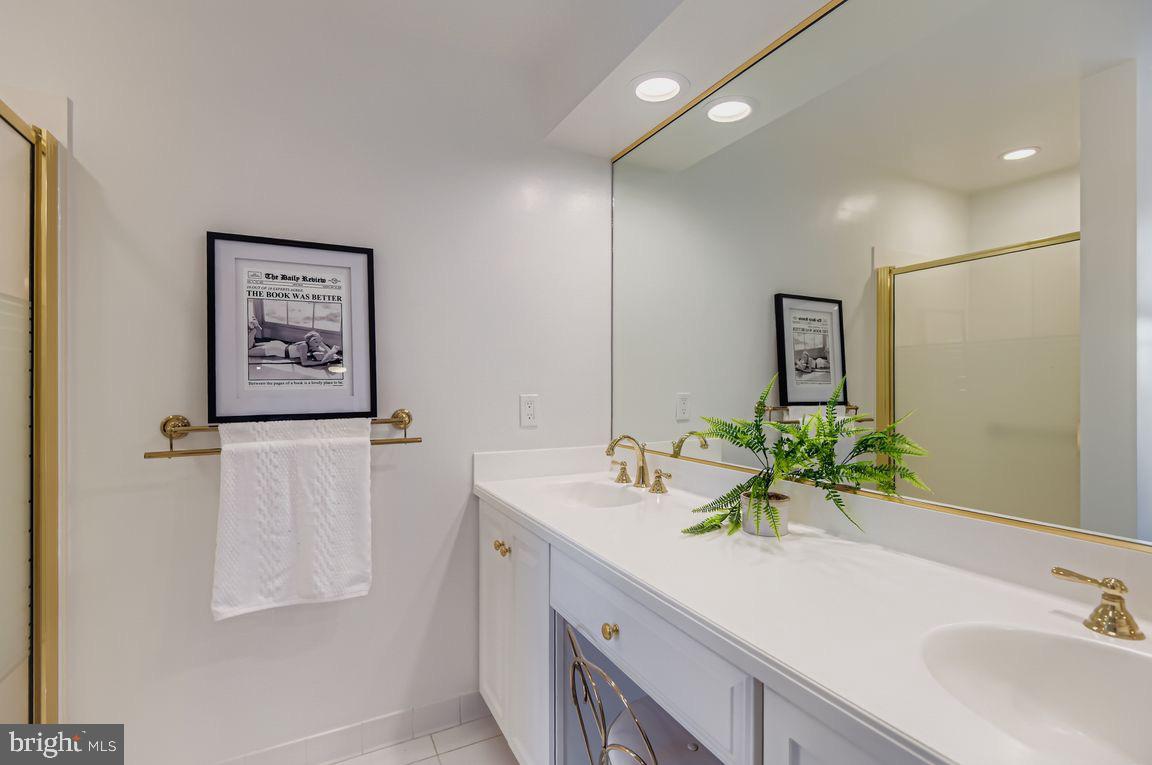 COACHFORD - Residential Lease