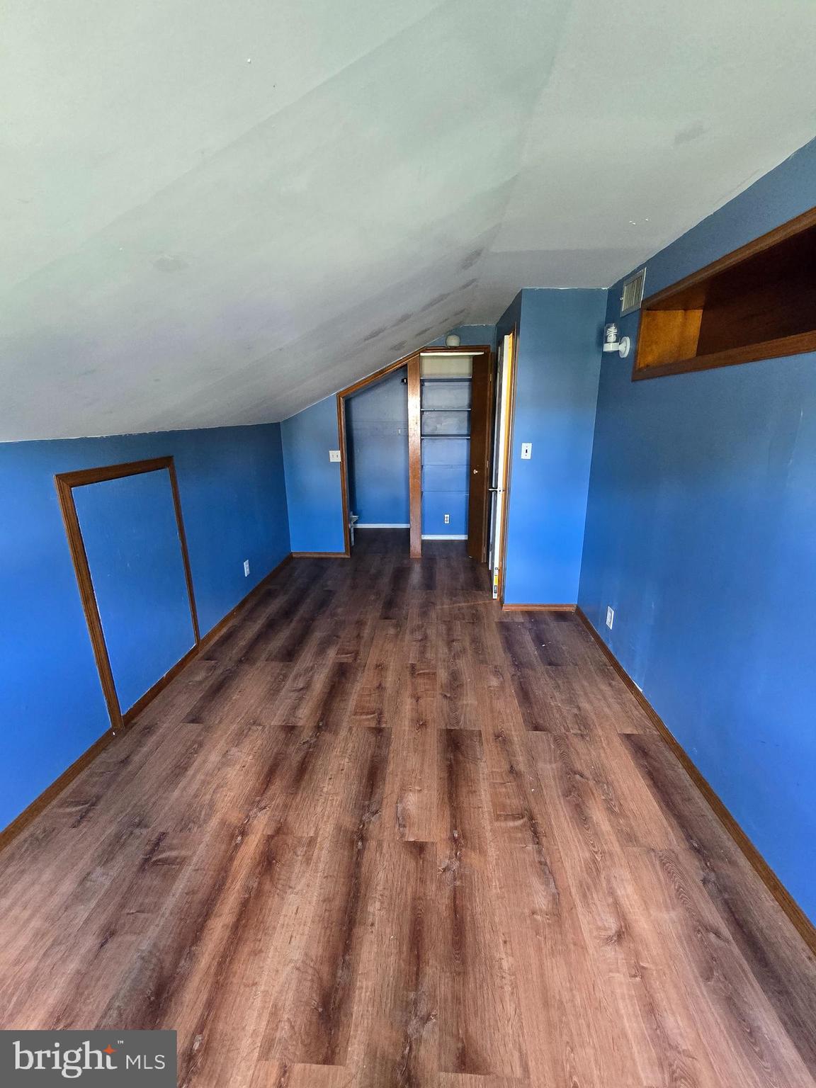 ROSLYN - Residential Lease