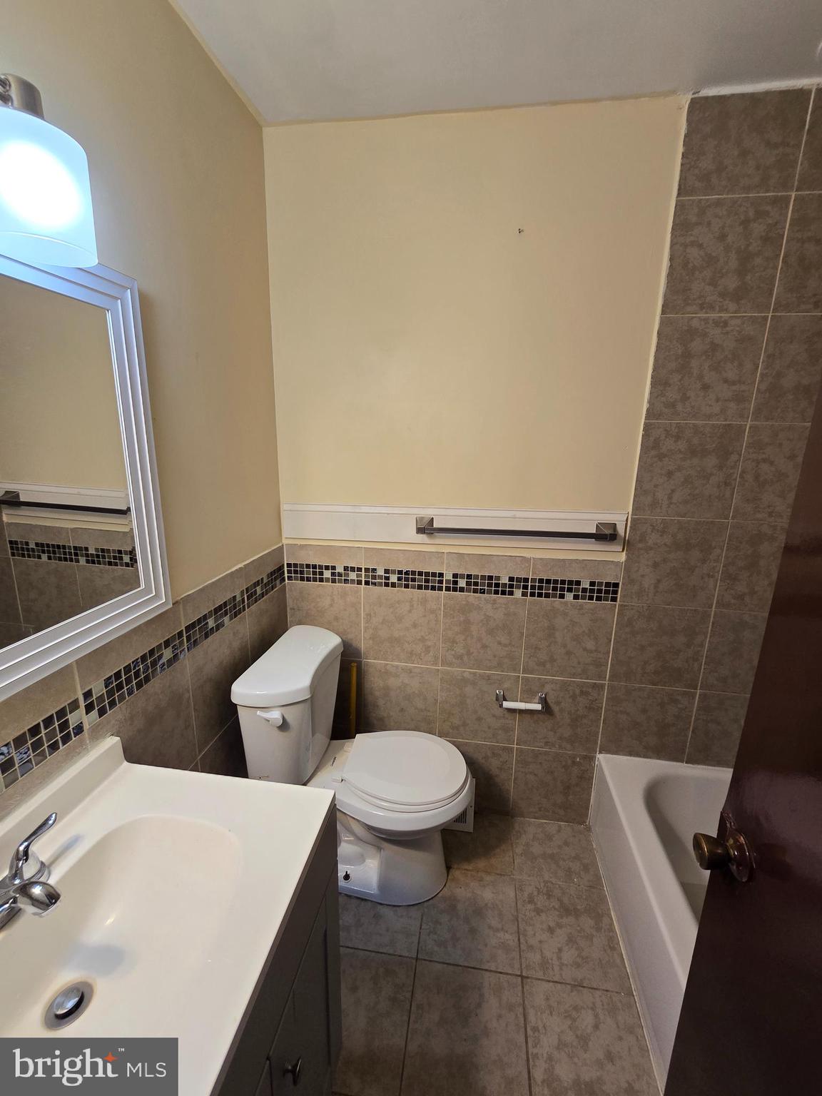 ROSLYN - Residential Lease