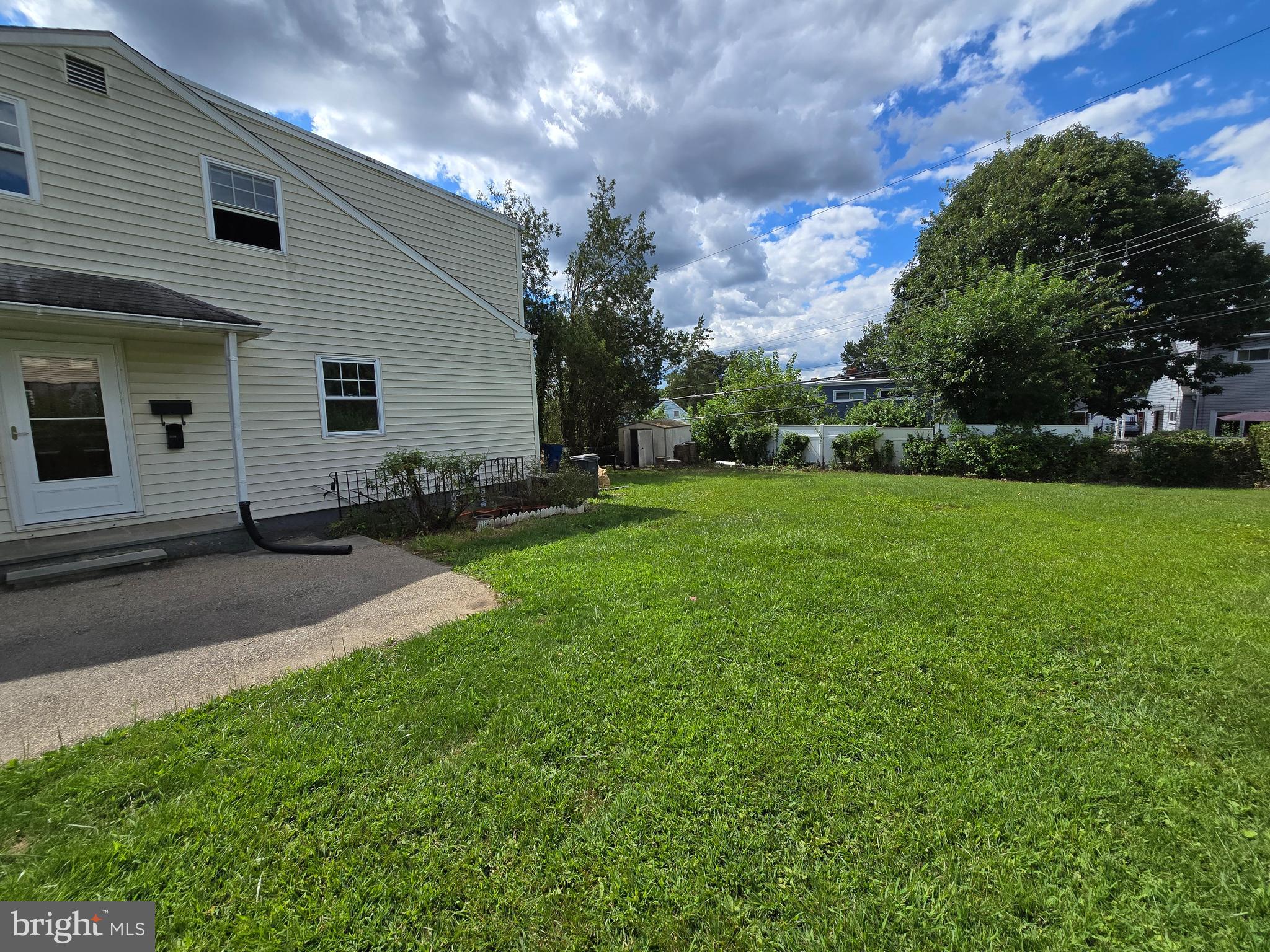 ROSLYN - Residential Lease