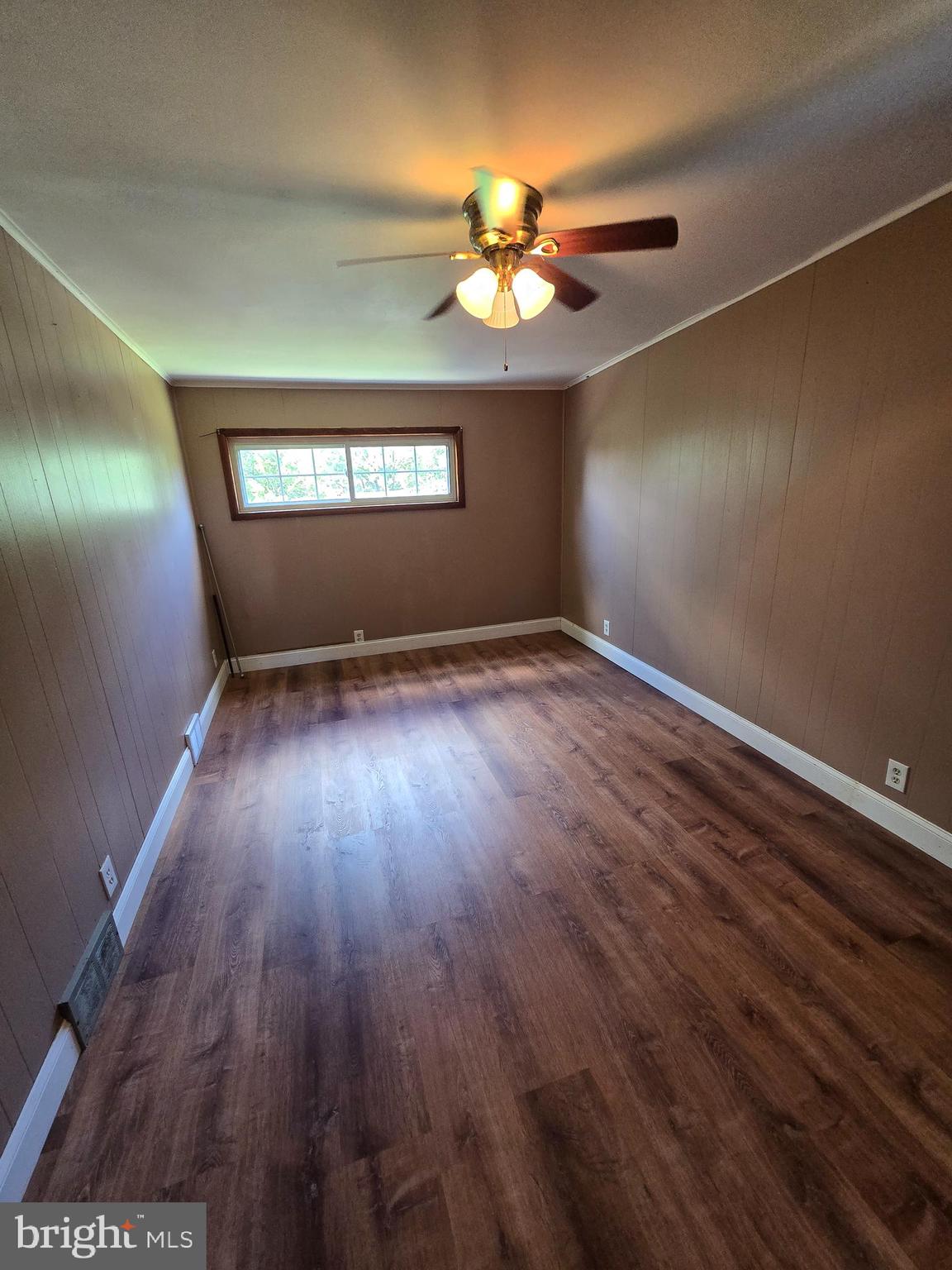 ROSLYN - Residential Lease