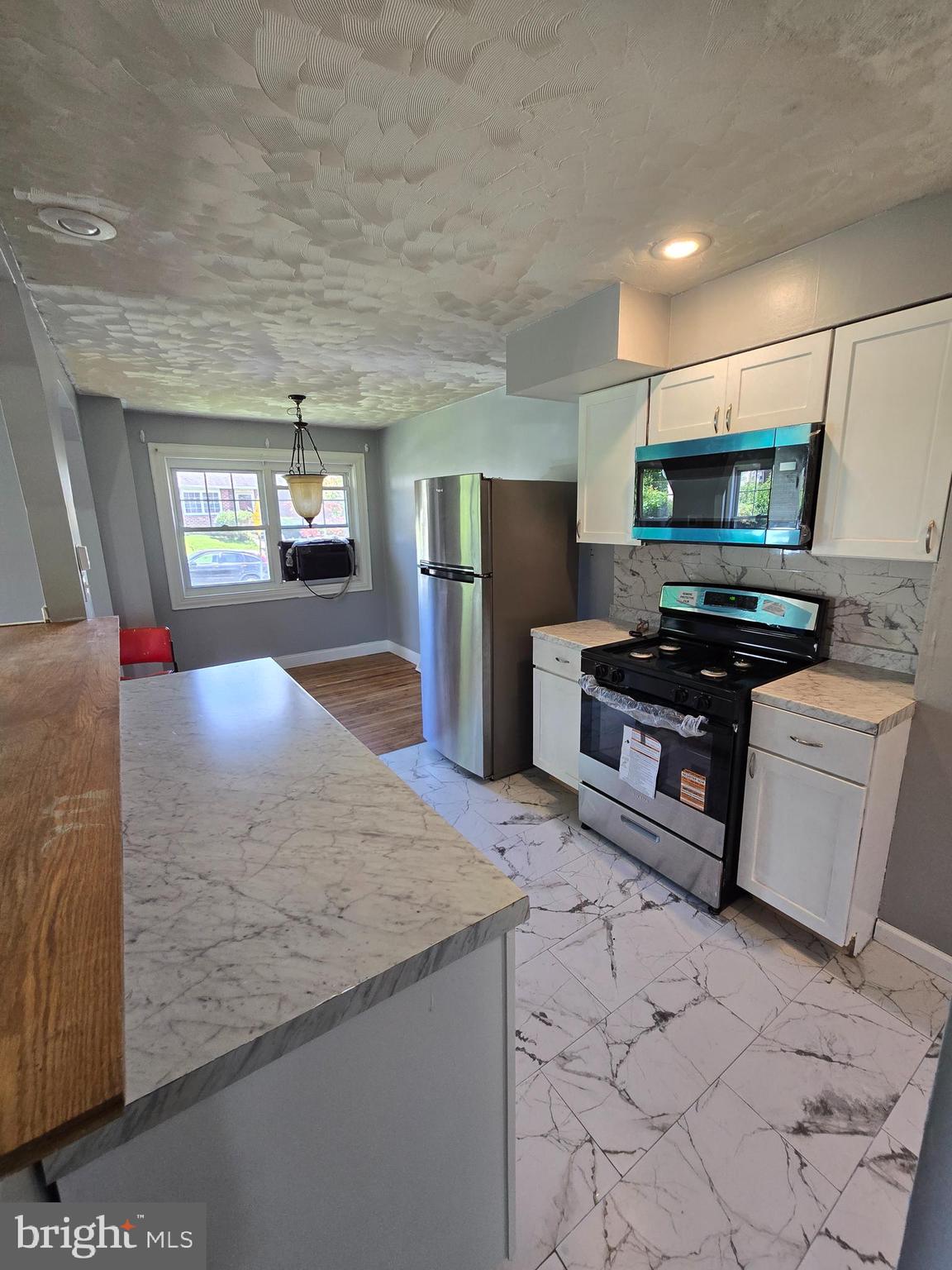 ROSLYN - Residential Lease