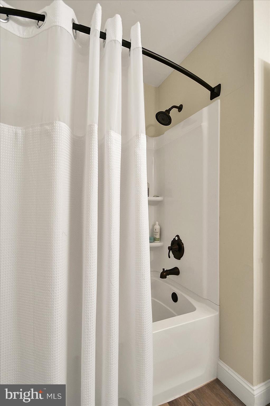 CARRIAGE RUN - Residential Lease