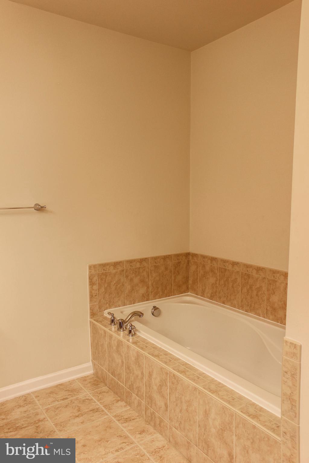 THE RESERVE CONDOMINIUMS - Residential Lease