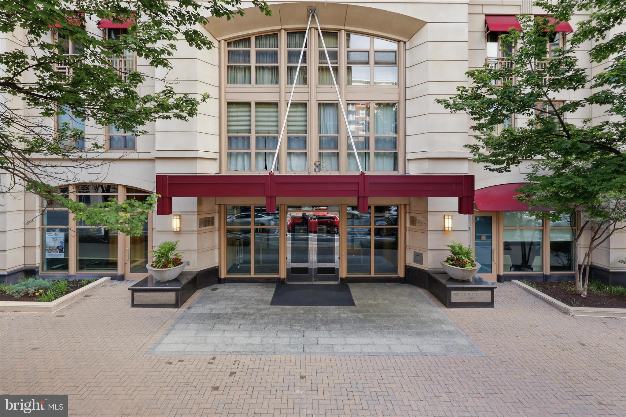 RESIDENCES AT LIBERTY CENTER - Residential