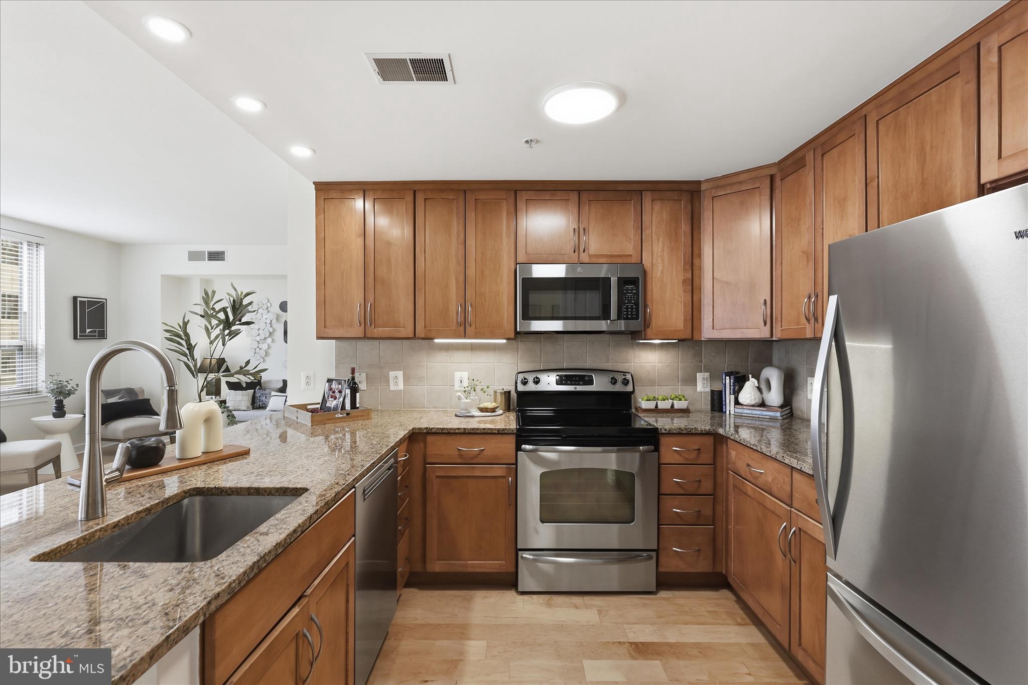 RESIDENCES AT LIBERTY CENTER - Residential