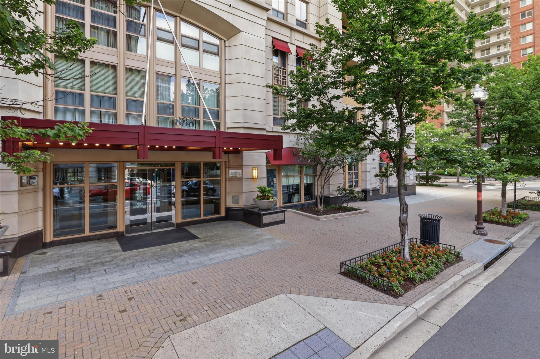 RESIDENCES AT LIBERTY CENTER - Residential