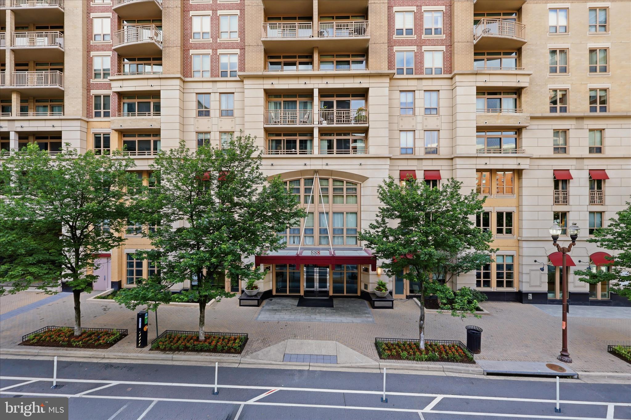 RESIDENCES AT LIBERTY CENTER - Residential