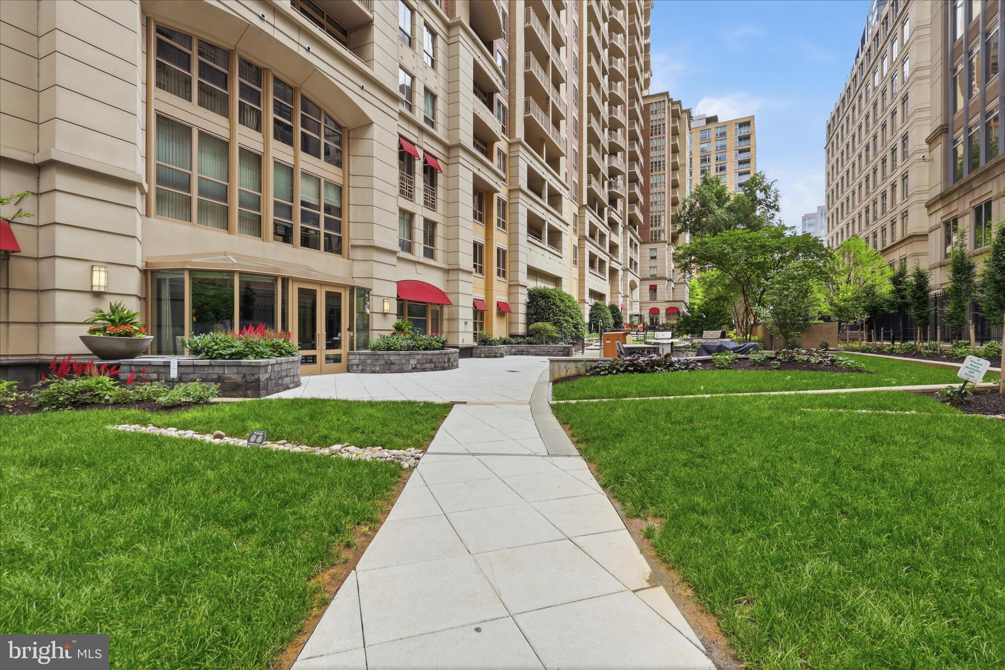 RESIDENCES AT LIBERTY CENTER - Residential