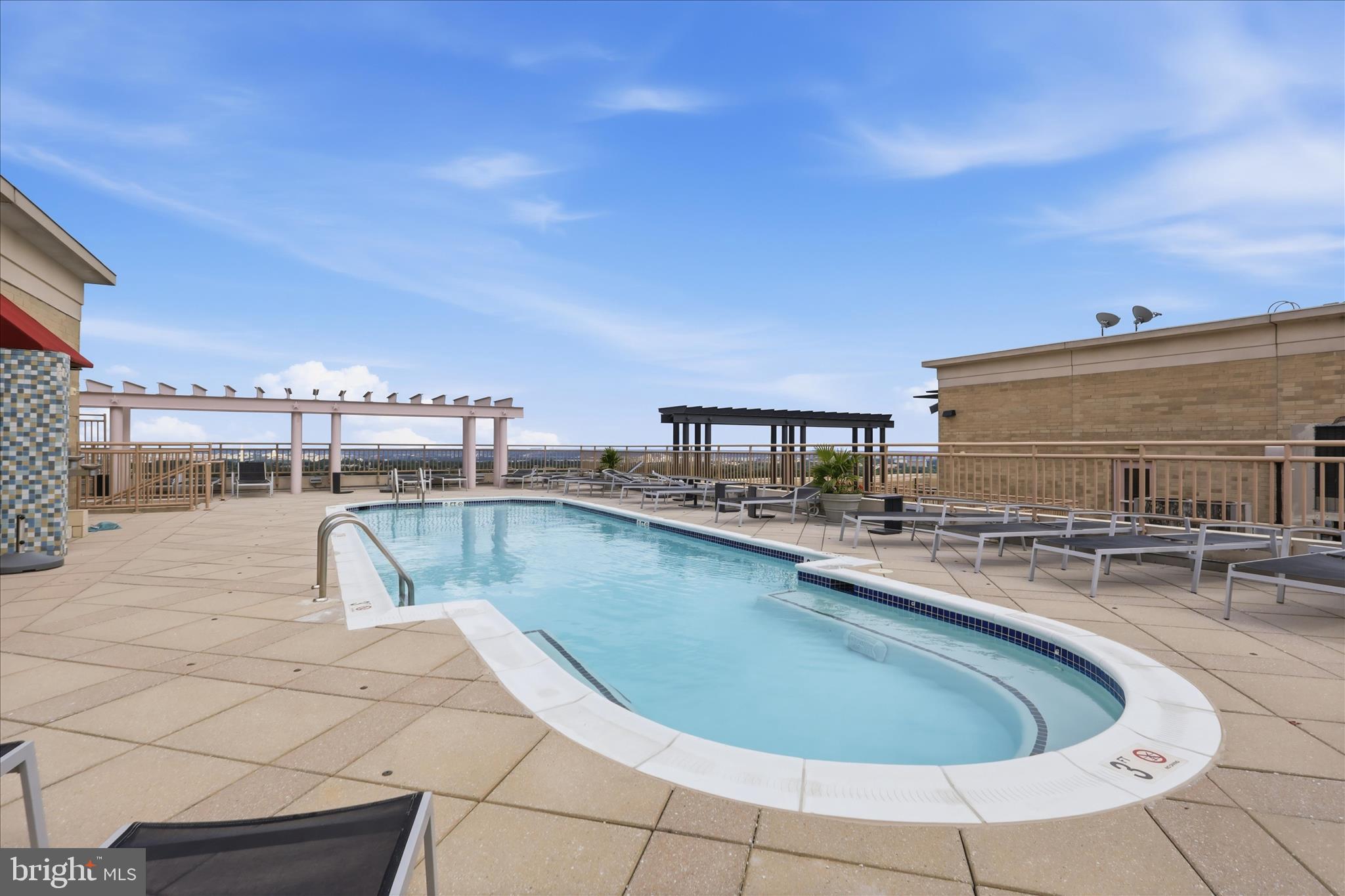RESIDENCES AT LIBERTY CENTER - Residential