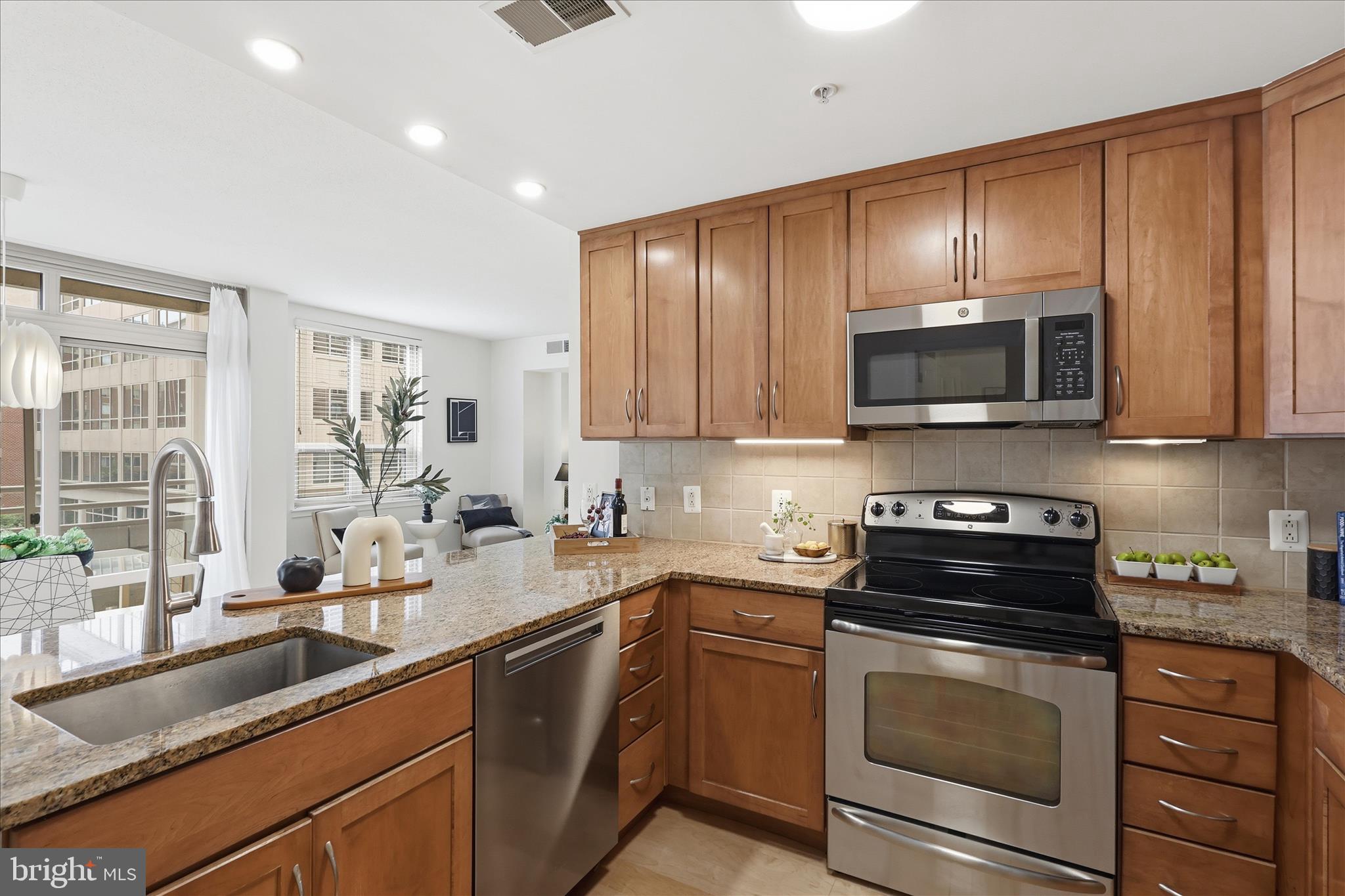 RESIDENCES AT LIBERTY CENTER - Residential