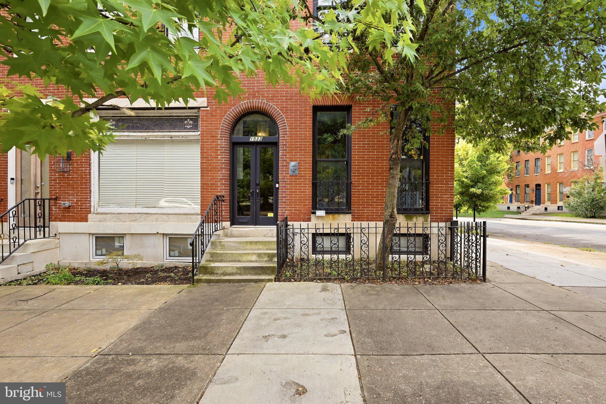 1533 W LOMBARD STREET