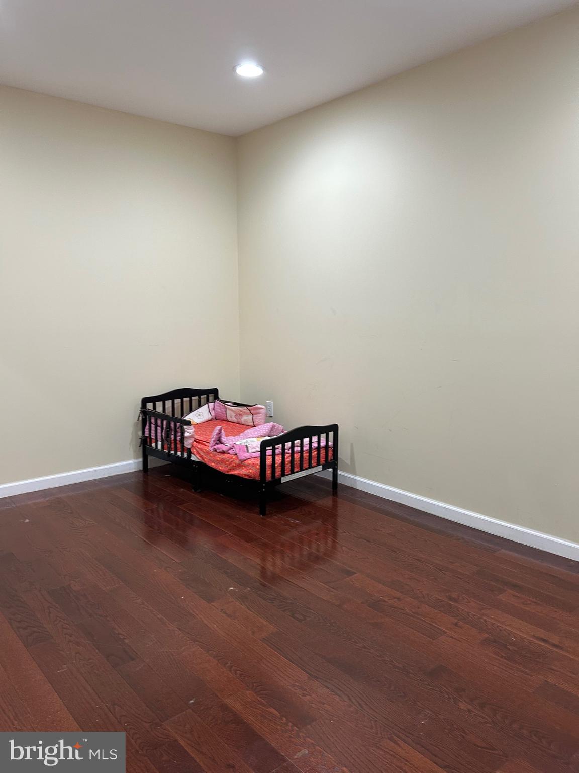KENSINGTON - Commercial Sale