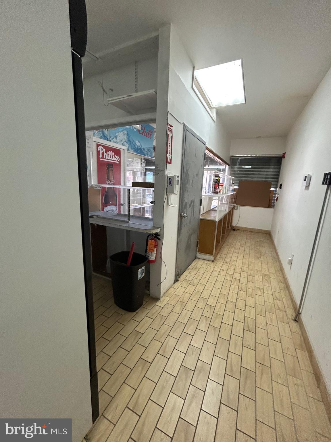 KENSINGTON - Commercial Sale