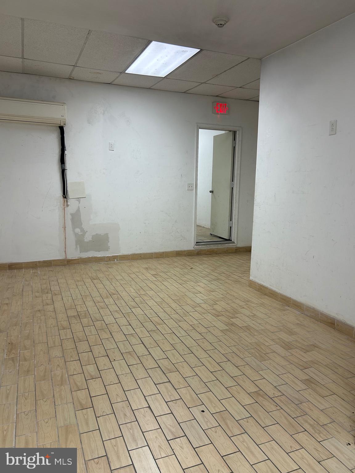 KENSINGTON - Commercial Sale