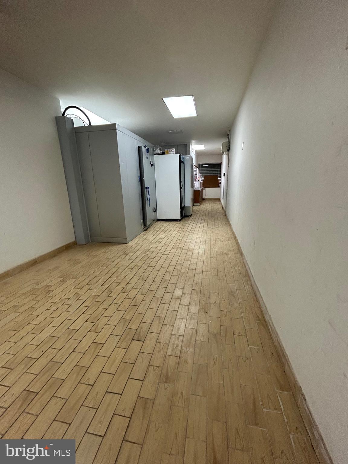 KENSINGTON - Commercial Sale