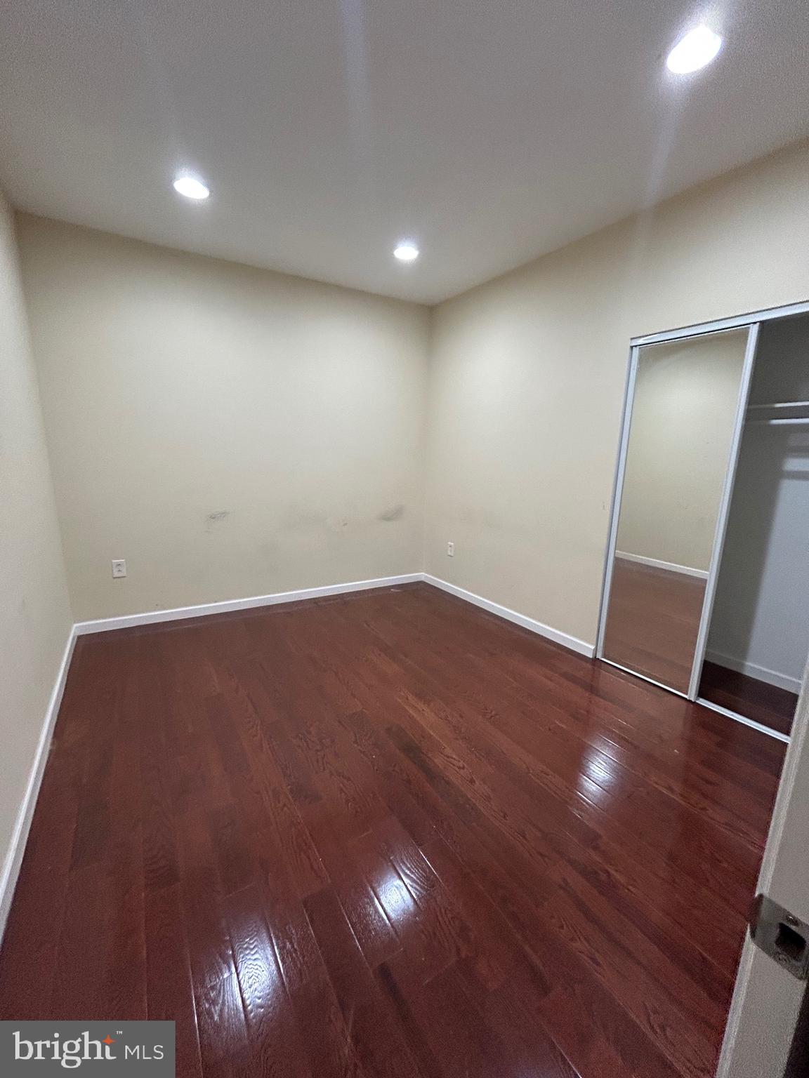 KENSINGTON - Commercial Sale