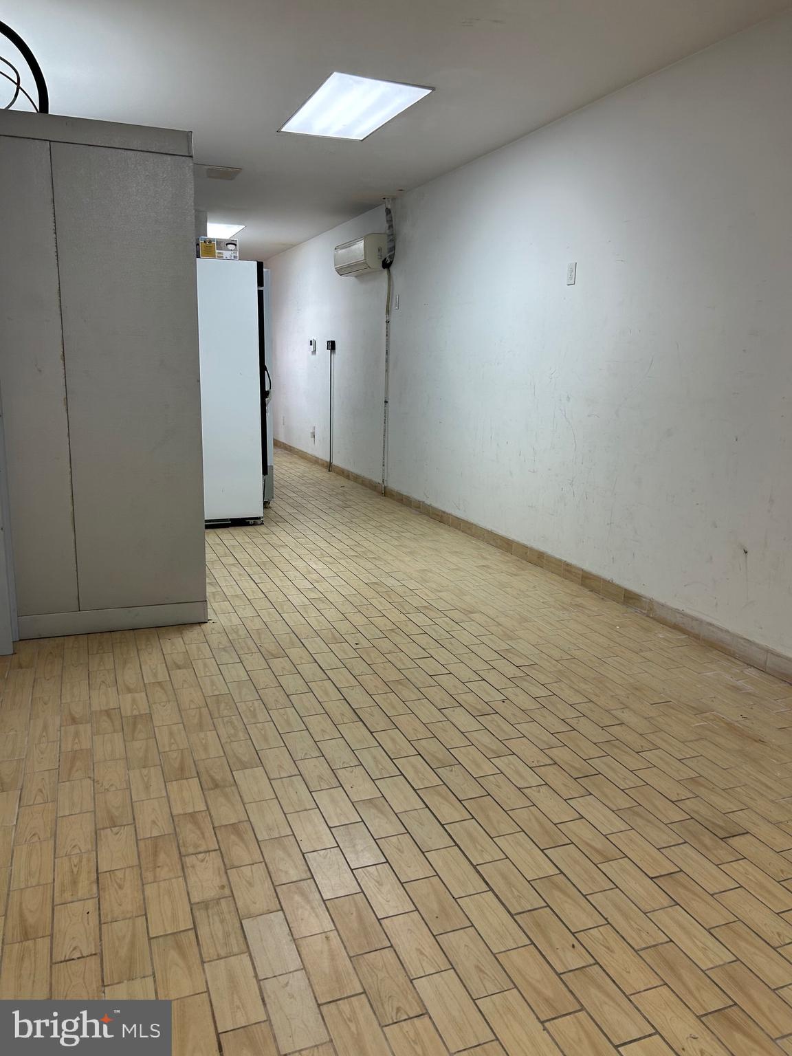 KENSINGTON - Commercial Sale