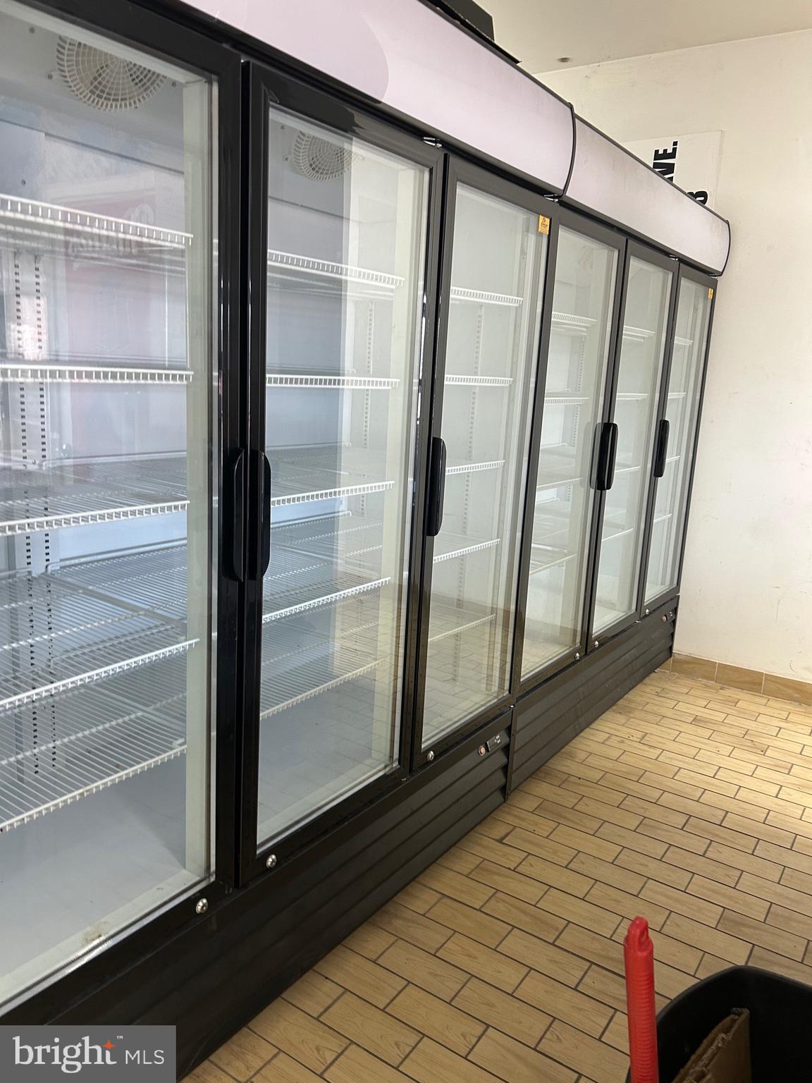 KENSINGTON - Commercial Sale