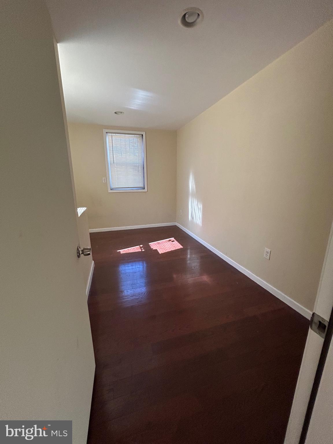 KENSINGTON - Commercial Sale