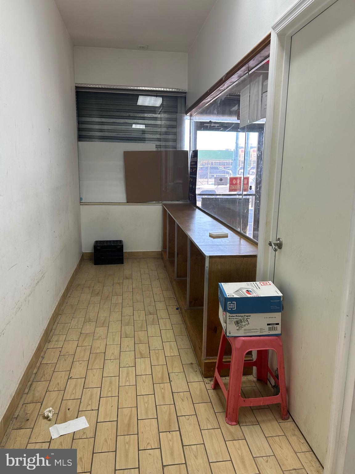 KENSINGTON - Commercial Sale