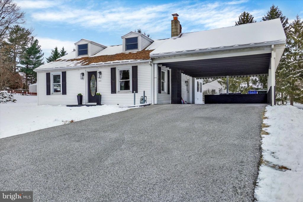 Photo of 2981 Sunset Drive, DALLASTOWN, PA 17313 (MLS # PAYK2095086)