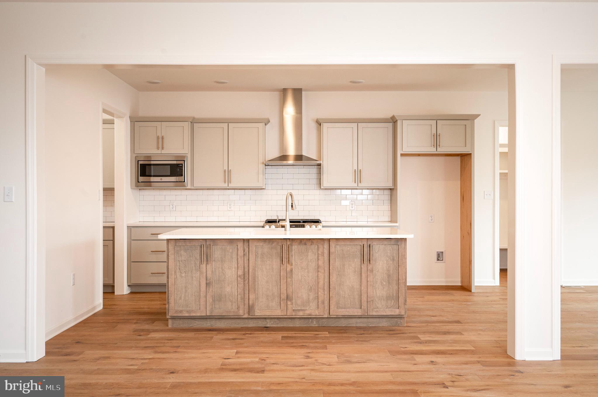 1002 JACK'S PLACE GLEN MARY