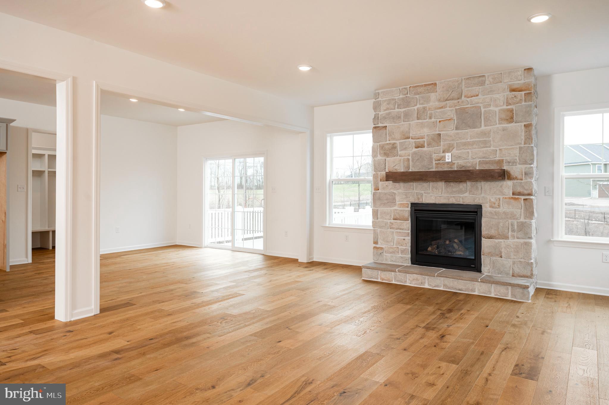 1002 JACK'S PLACE GLEN MARY