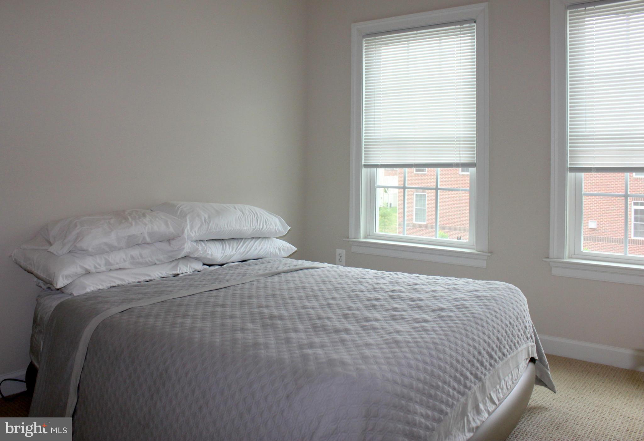 FAIRWOOD-PHASE 2-PLAT 10 - Residential Lease