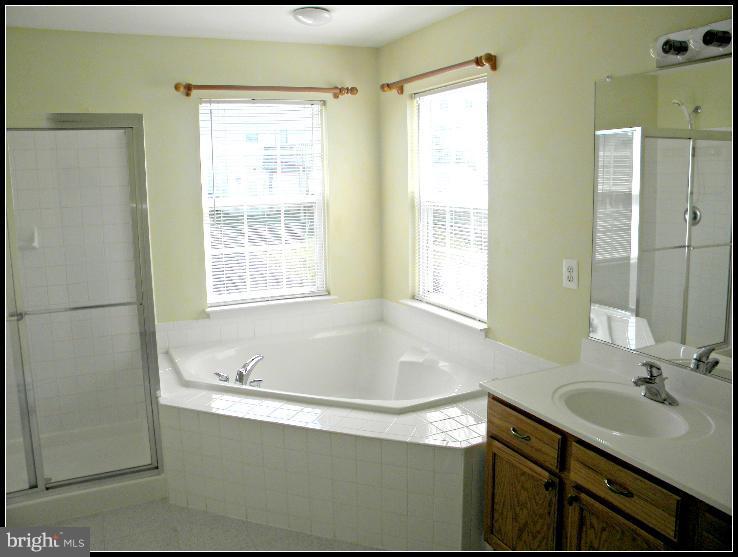 APPLE GROVE - Residential Lease