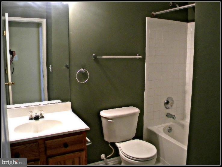 APPLE GROVE - Residential Lease