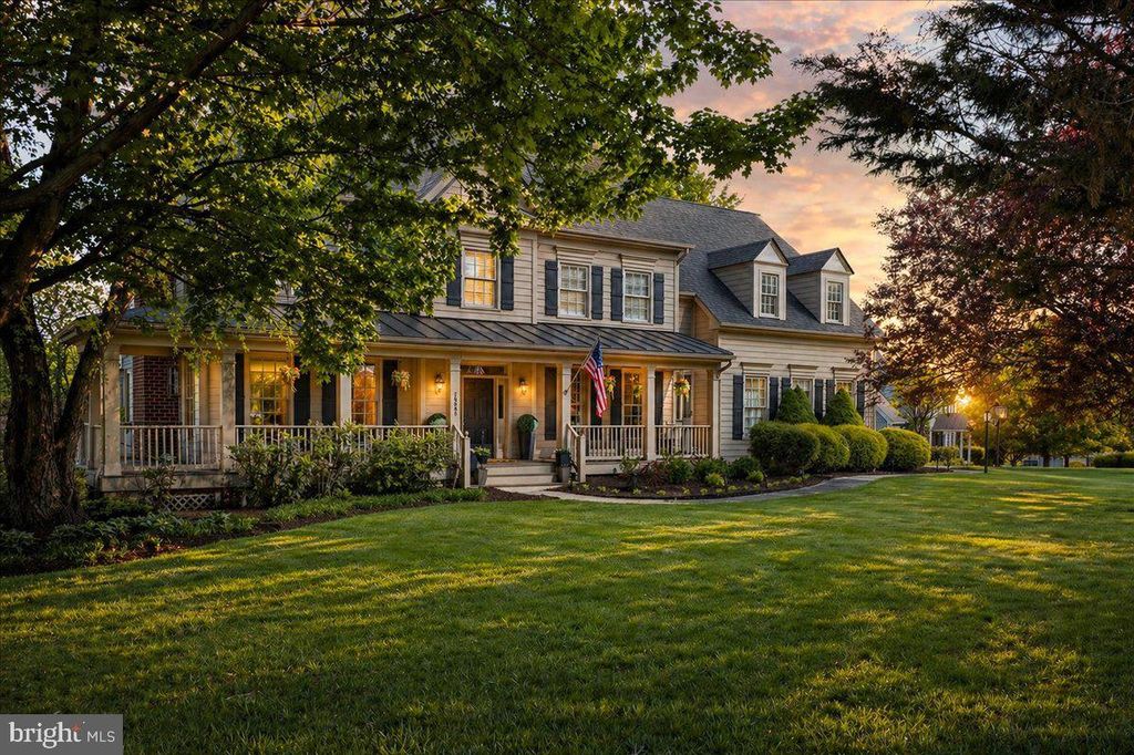 Photo of 18290 Turnberry Drive, ROUND HILL, VA 20141 (MLS # VALO2123554)