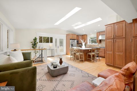 Photo of 4126 Wexford Court, Kensington, MD 20895 (MLS # MDMC2137760) Photo of 4126 Wexford Court, Kensington, MD 20895 (MLS # MDMC2137760)