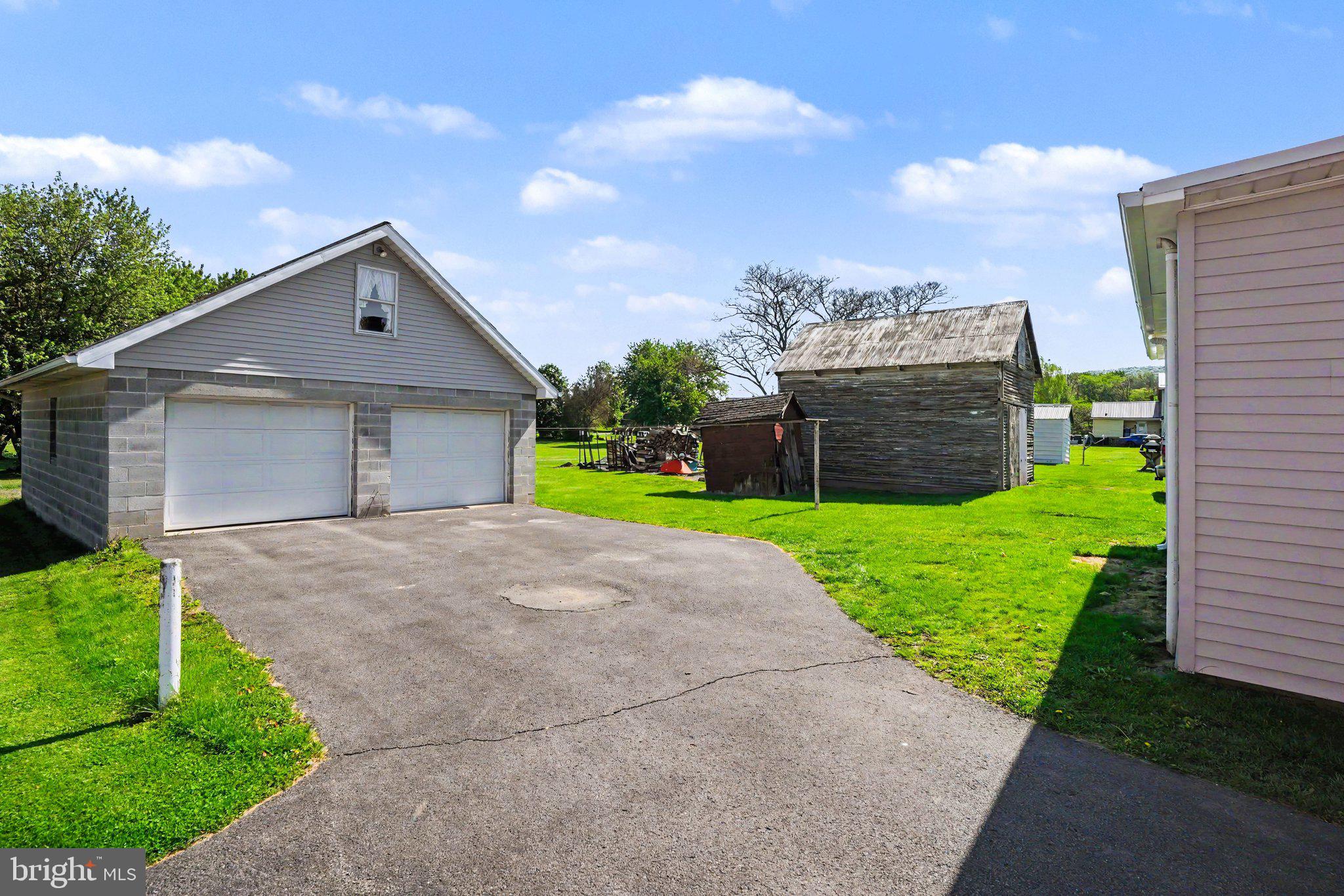 1441 N RIVER ROAD