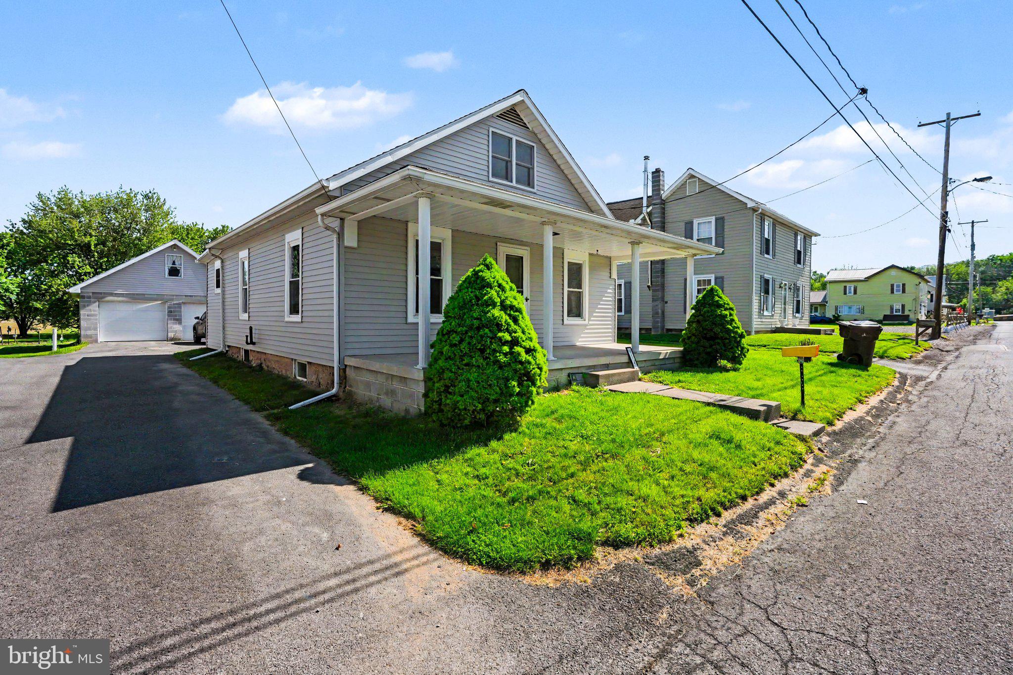 1441 N RIVER ROAD