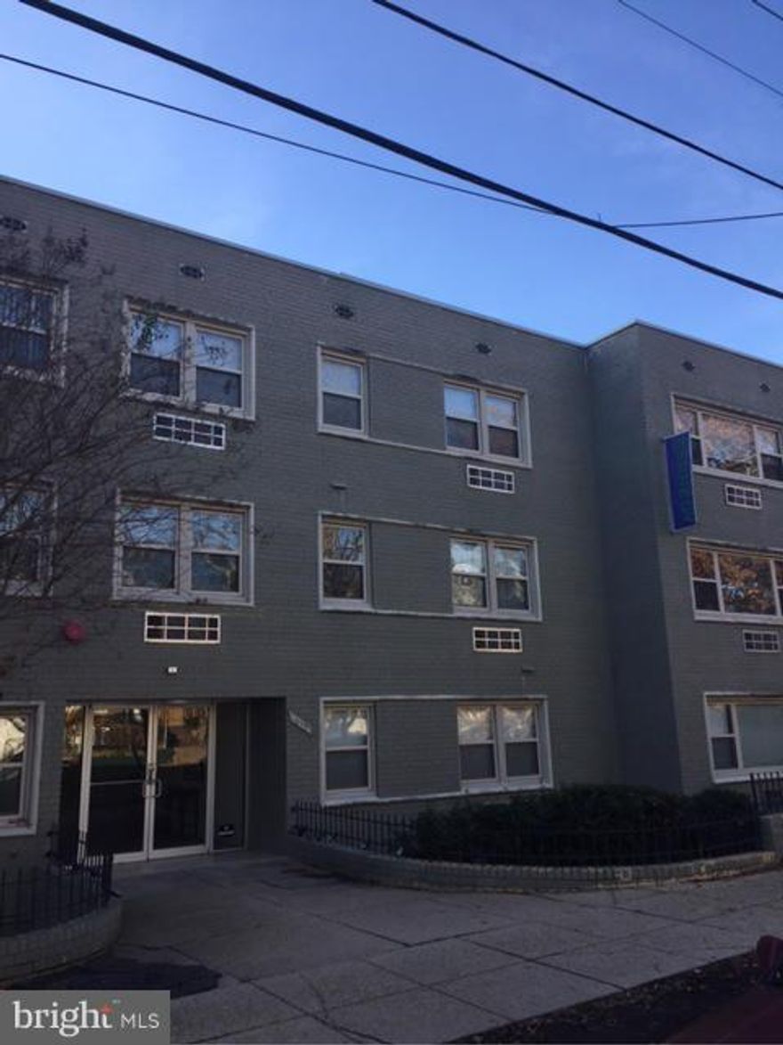 Nice FRESHLY PAINTED one Bedroom 1 bath Condo w/ gated secure parking. Hardwood floors throughout. Must See!