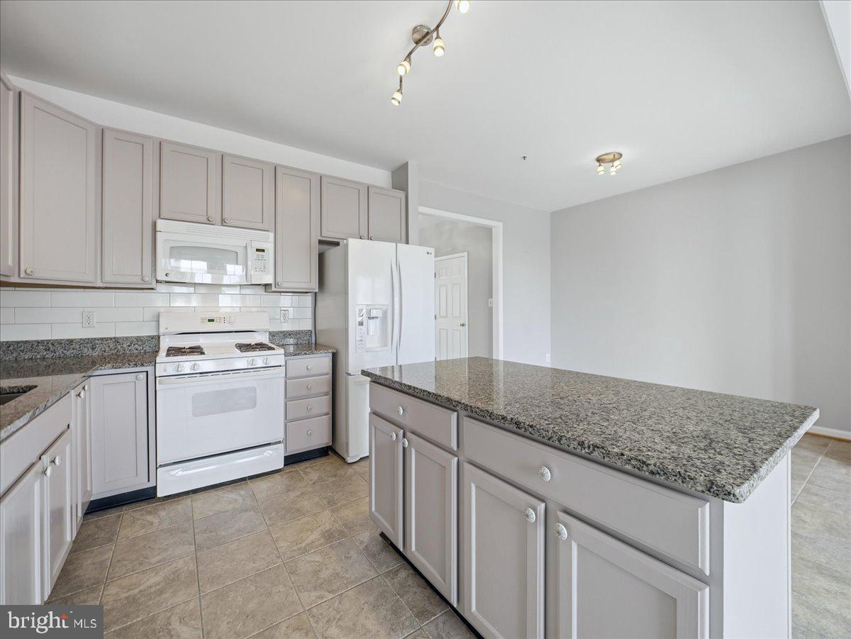 WELLINGTON TRACE - Residential