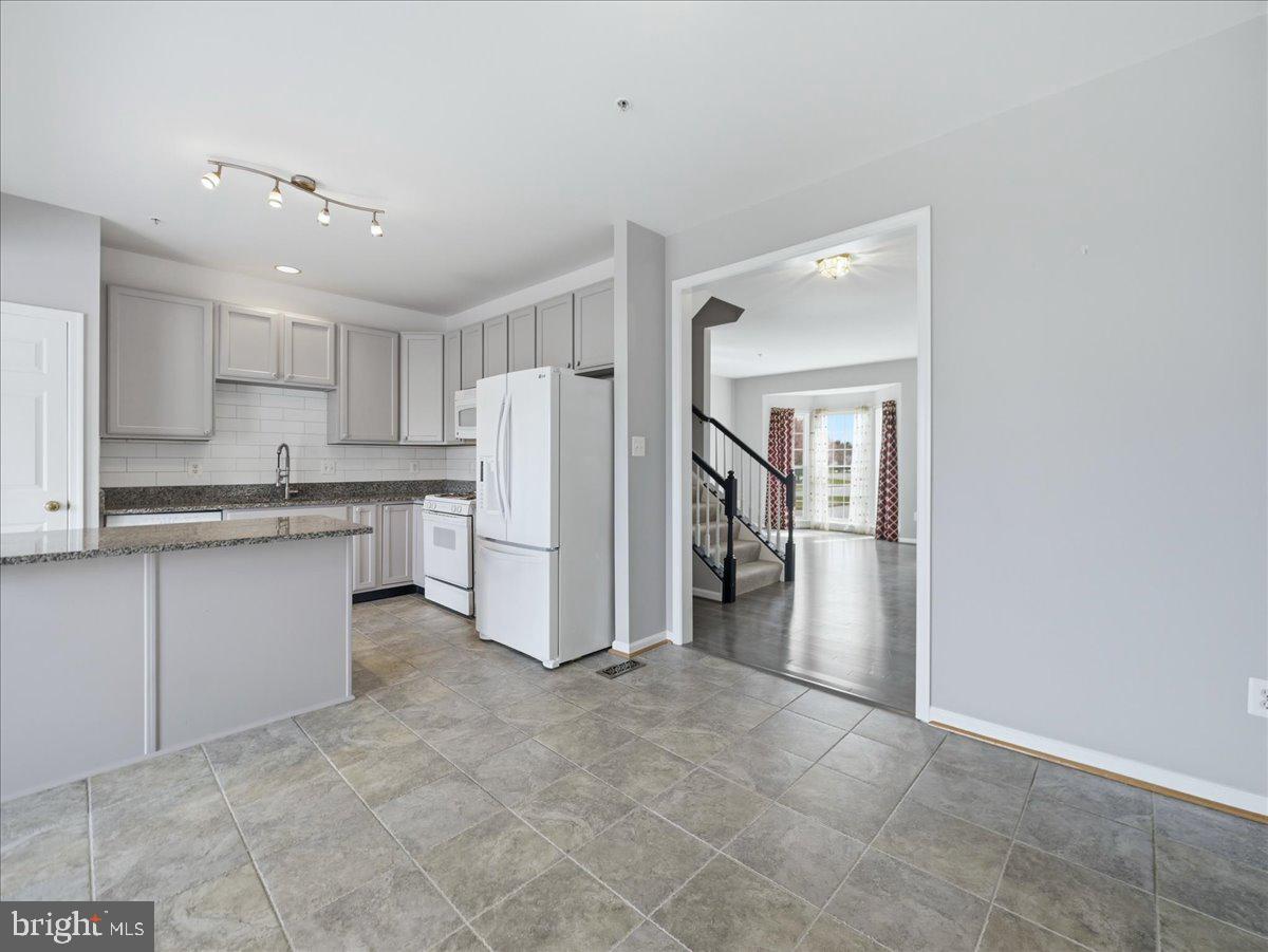 WELLINGTON TRACE - Residential