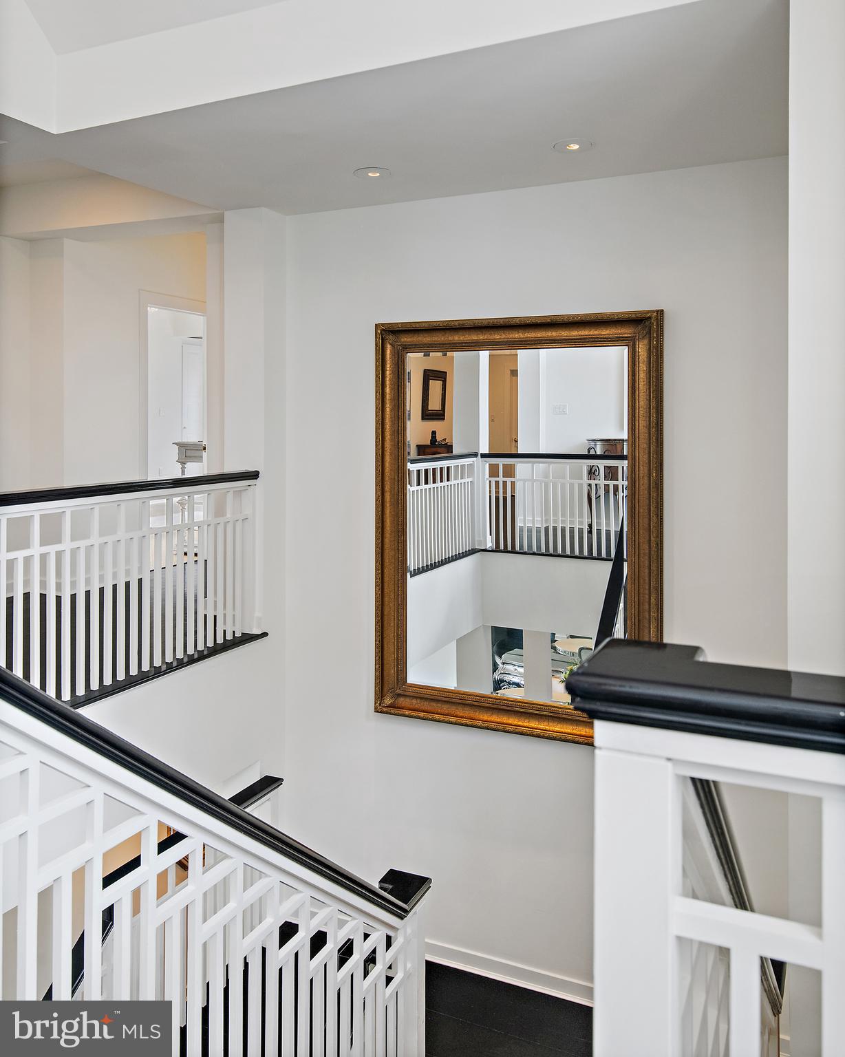 MURRAY HILL - Residential