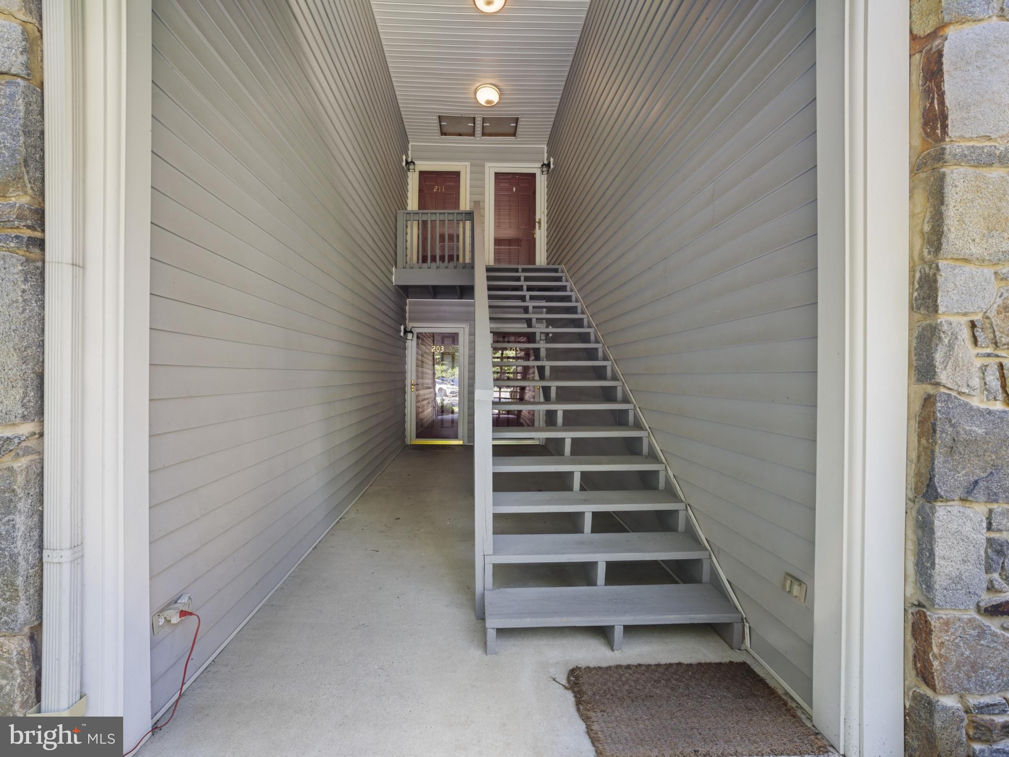211 GOLDEN EYE COURT