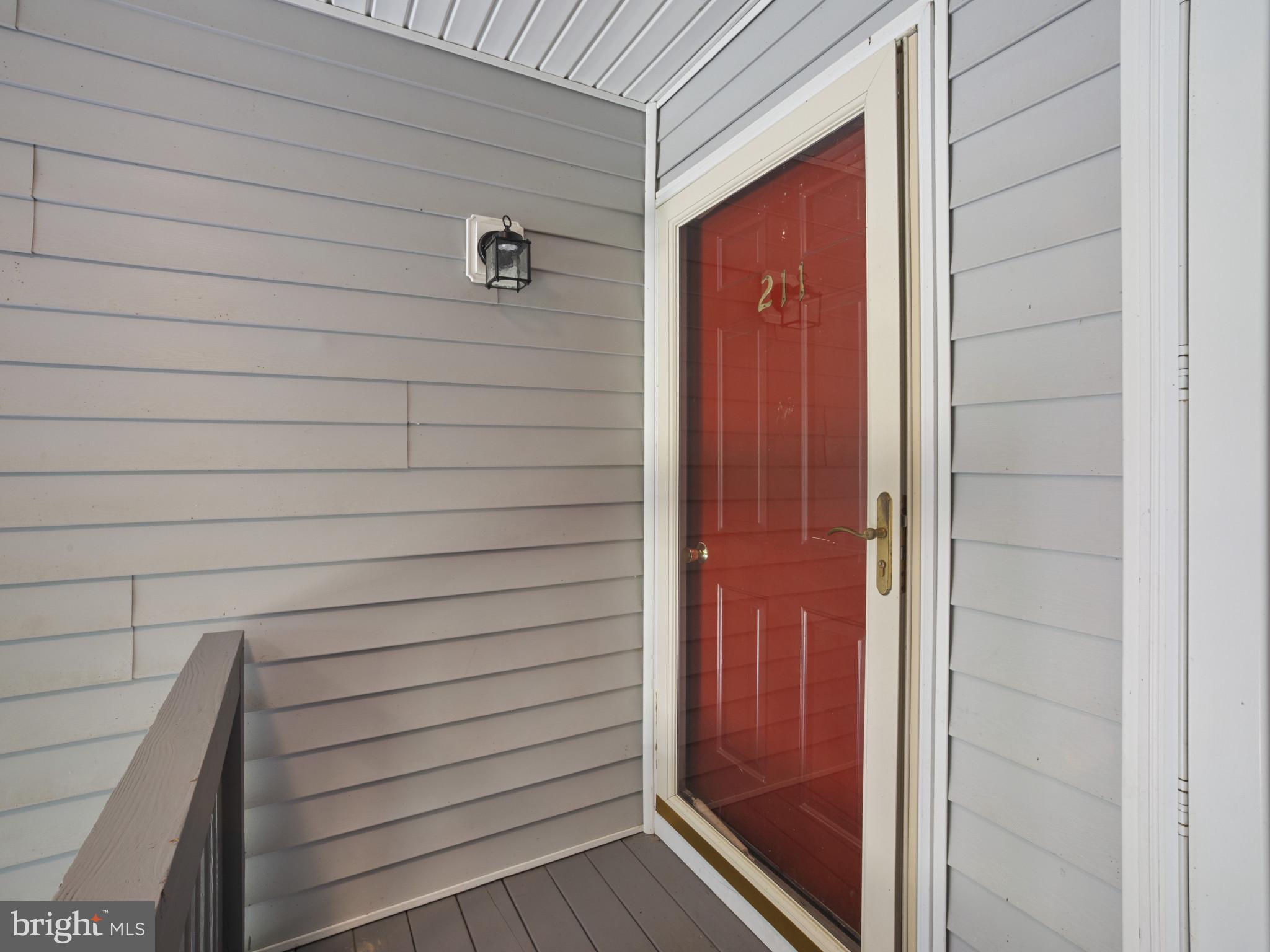 211 GOLDEN EYE COURT
