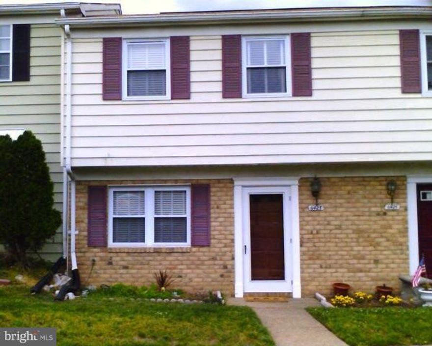 Gorgeous renovated 2BR , 2BA townhouse.  New HVAC, new HWH, new kitcen with stainless appliances,  new baths, custom stack stone flat screen TV/electric fireplace combos in LR & master, recessed lighting throughout  A must see.